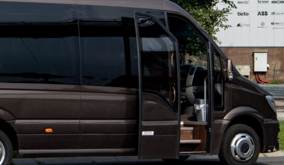 heathrow-airport-minibus-hire-with-driver