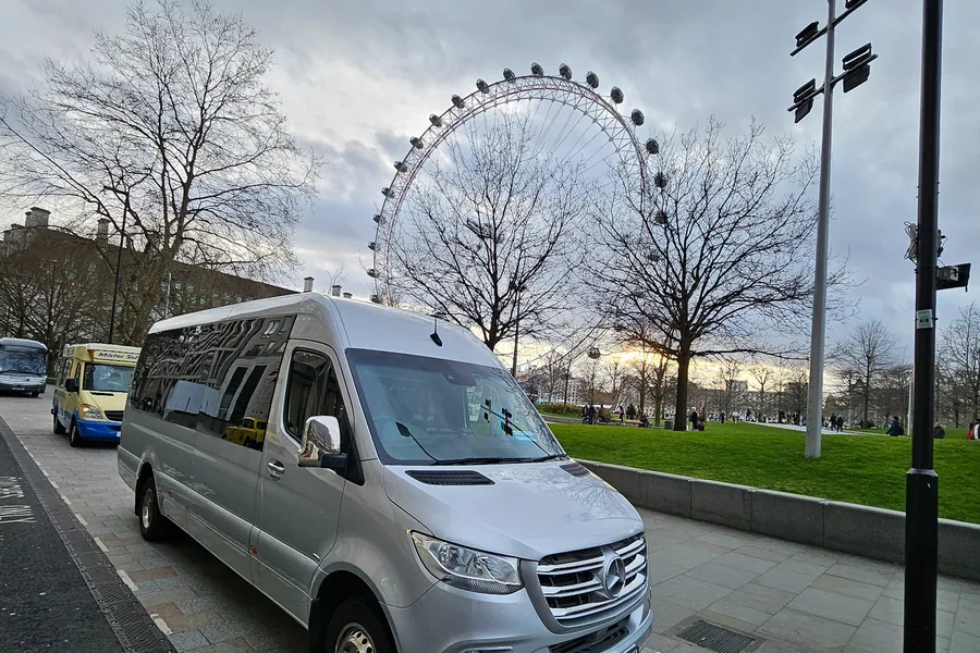 London tours and sightseeing executive minibus hire near Heathrow Airport